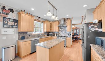 928 Seaman Ave, Beachwood, NJ 08722