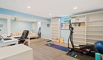 9220 BURNETTA Dr, Annandale, VA 22003