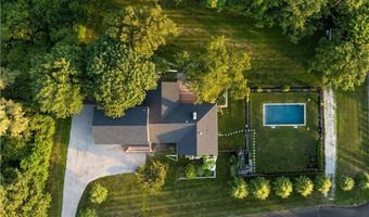 16 Sachuest Dr, Middletown, RI 02842