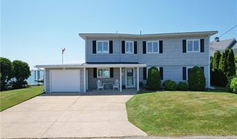 72 Marine Dr, Narragansett, RI 02882