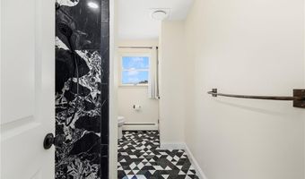 18 J H Dwyer Dr, Middletown, RI 02842