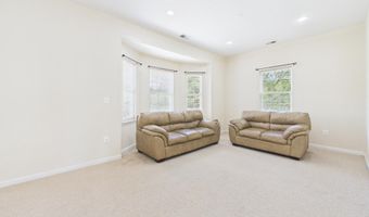7801 RIDGEWOOD Dr, Annandale, VA 22003