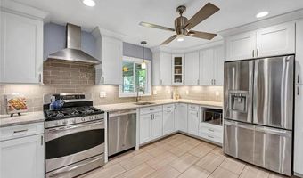 5 Van Gogh Ln, Airmont, NY 10901