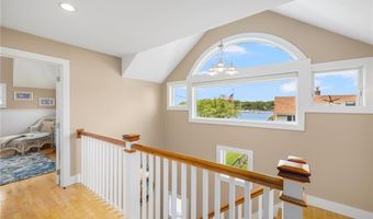 439 Wandsworth St, Narragansett, RI 02882