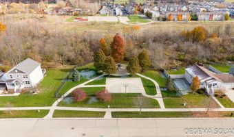 10902 Woodedge Dr, Allendale, MI 49401