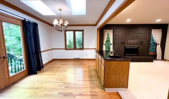 457 E Pioneer Trl, Aurora, OH 44202