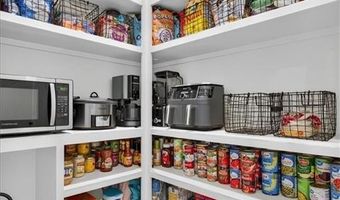 803 NE Lakota Dr, Adrian, MO 64720