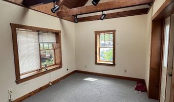 889 W Main St, Barnstable, MA 02630