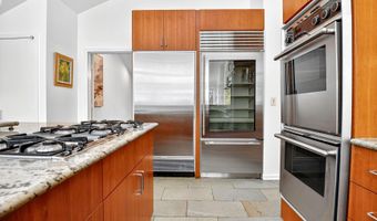 9209 VENDOME Dr, Bethesda, MD 20817