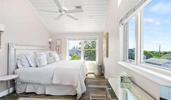 26 Walcott Ave, Narragansett, RI 02882