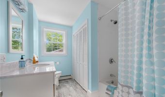 22 Hull St, Jamestown, RI 02835