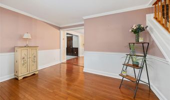 4 Coles Ave, Amityville, NY 11701