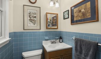 17 Valley Stream Dr, Danbury, CT 06811
