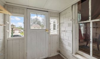311 E 4th St, Riverside, IA 52327