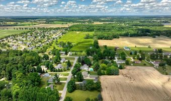 2943 Lee Marie Dr, Adrian, MI 49221