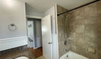 71 Glenwood Dr, North Kingstown, RI 02852