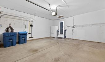 812 Whispering Village Cir, Ballwin, MO 63021