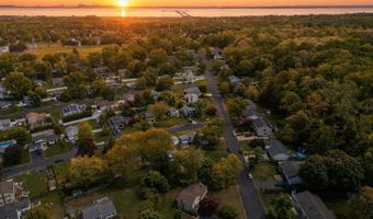 540 Sherman Ave, Belford, NJ 07718