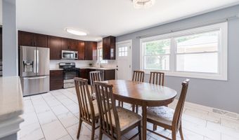 7 N Lincoln Ave, Addison, IL 60101