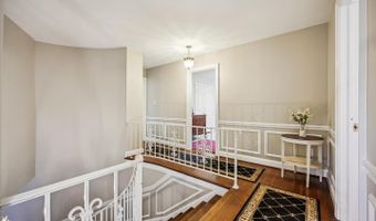 7600 CHARLESTON Dr, Bethesda, MD 20817