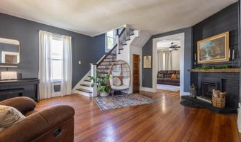 120 W Locust St, Aurora, MO 65605