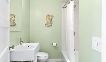 54 Gardiner Dr, Amagansett, NY 11930