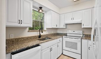 101 Saunders Ln, Aransas Pass, TX 78336