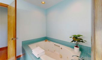 40 Phenix Ridge Dr, Cranston, RI 02921