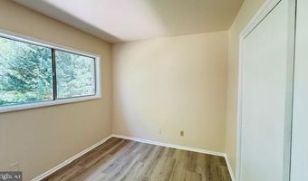 4957 AMERICANA Dr 106, Annandale, VA 22003