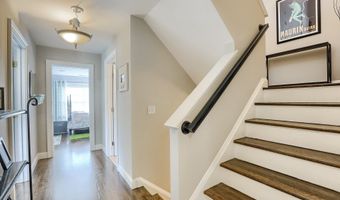 28 Crestview Ln 28, Danbury, CT 06810