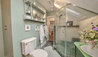 18 Waldo Ave, Belfast, ME 04915