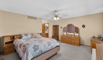 1299 Bentwood Ct, Altoona, IA 50009