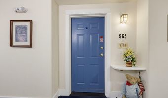 965 Golden Aspen Pl, Ashland, OR 97520
