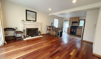 65 Netherwood Dr, Albertson, NY 11507