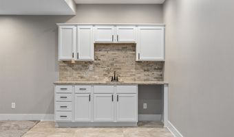 2107 NE 17th St, Ankeny, IA 50021