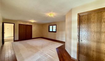 146 Washington Ave, Alden, MN 56009