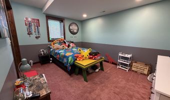 1524 Beechwood Dr, Aurora, NE 68818