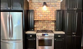 202 Bates St, Batesville, MS 38606