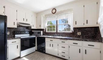 14 Davisville Ln, Narragansett, RI 02882