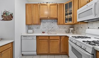28 N De Baun Ave 304, Airmont, NY 10901