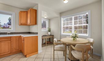 6511 SE NEEDHAM St A, Milwaukie, OR 97222