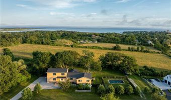 16 Sachuest Dr, Middletown, RI 02842