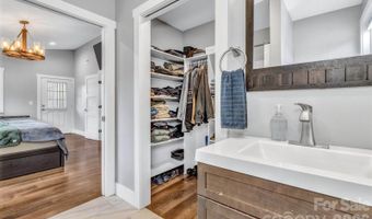 43 Pelzer St, Asheville, NC 28804