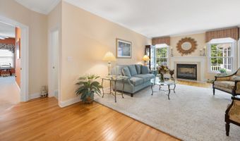 13 Stonegate Cir, Cheshire, CT 06410