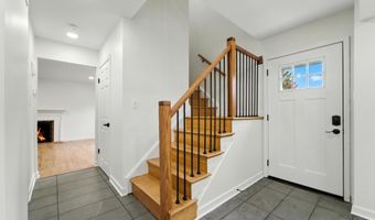 2339 N POWHATAN St, Arlington, VA 22205