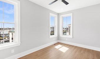121 Sound Dr, Atlantic Beach, NC 28512