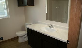 915 S 9th St, Aberdeen, SD 57401