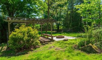 33 Wilbur Rd, Lincoln, RI 02865