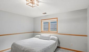 14806 Hallmark Dr, Apple Valley, MN 55124