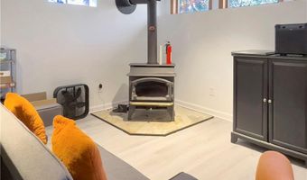 89 Narrow Ln, Charlestown, RI 02813